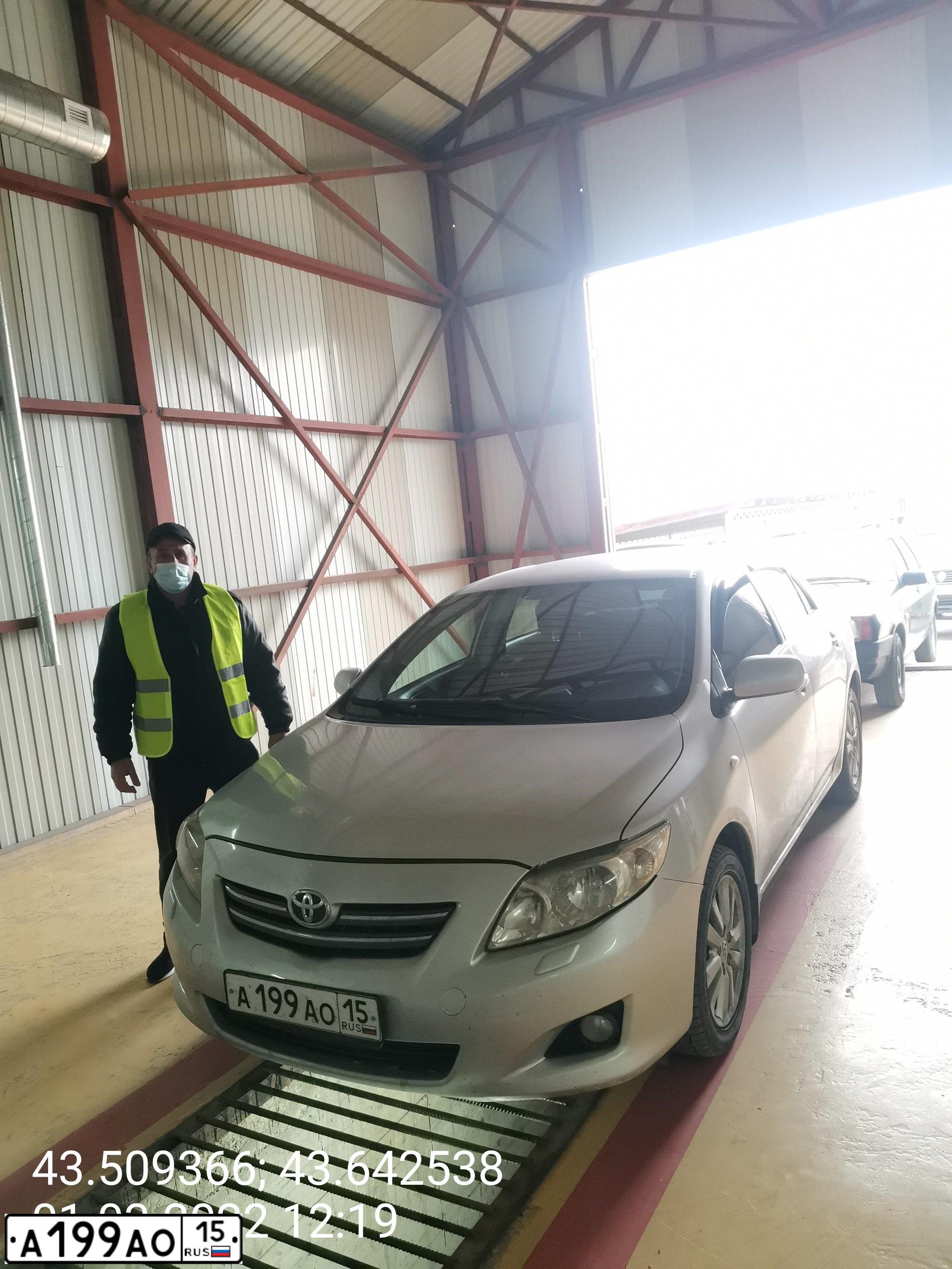 Фото автомобиля TOYOTA COROLLA, 2007 — госномер Н013КЕ07. Цвет: СЕРЕБРИСТЫЙ