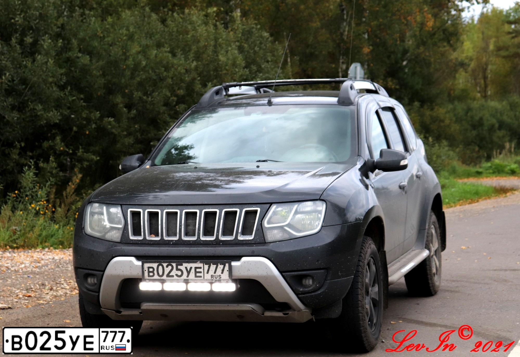 Фото автомобиля RENAULT DUSTER, 2016 — госномер В025УЕ777. Цвет: ЧЕРНЫЙ