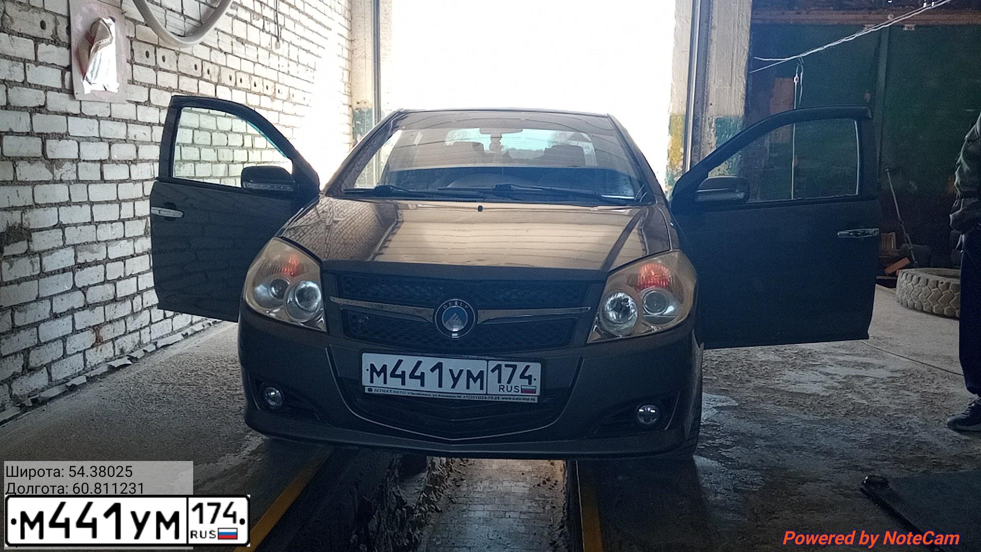 Фото автомобиля GEELY MK, 2012 — госномер В318ВА774. Цвет: СТАЛЬНОЙ (СЕРЫЙ)
