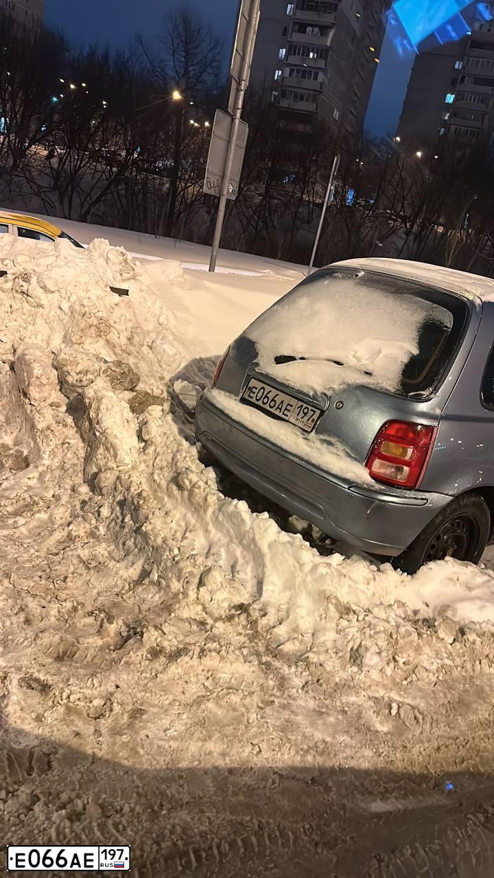 Фото автомобиля NISSAN MICRA, 2001 — госномер Е066АЕ197. Цвет: СИНИЙ СВЕТЛЫЙ