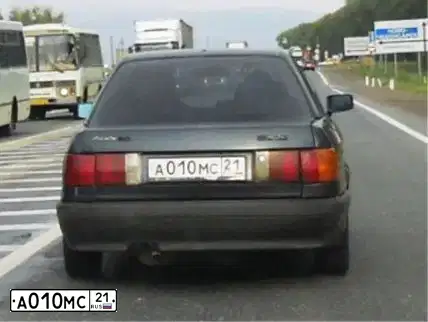 Фото автомобиля AUDI I 80, 1991 — госномер А010МС21. Цвет: СИНИЙ