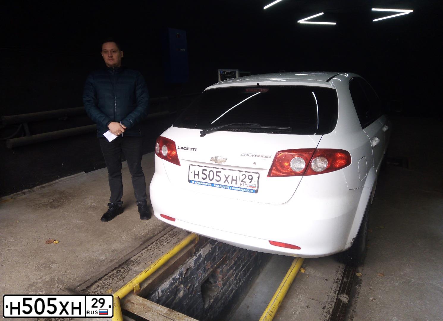 Фото автомобиля CHEVROLET LACETTI, 2009 — госномер Н505ХН29. Цвет: БЕЛЫЙ