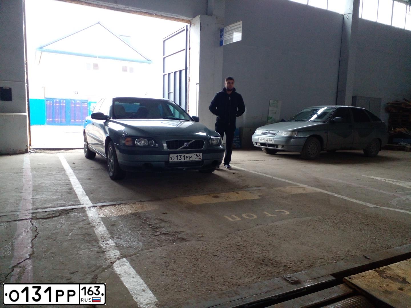 Фото автомобиля VOLVO S60, 2002 — госномер М334АН164. Цвет: СЕРО-ЗЕЛЕНЫЙ