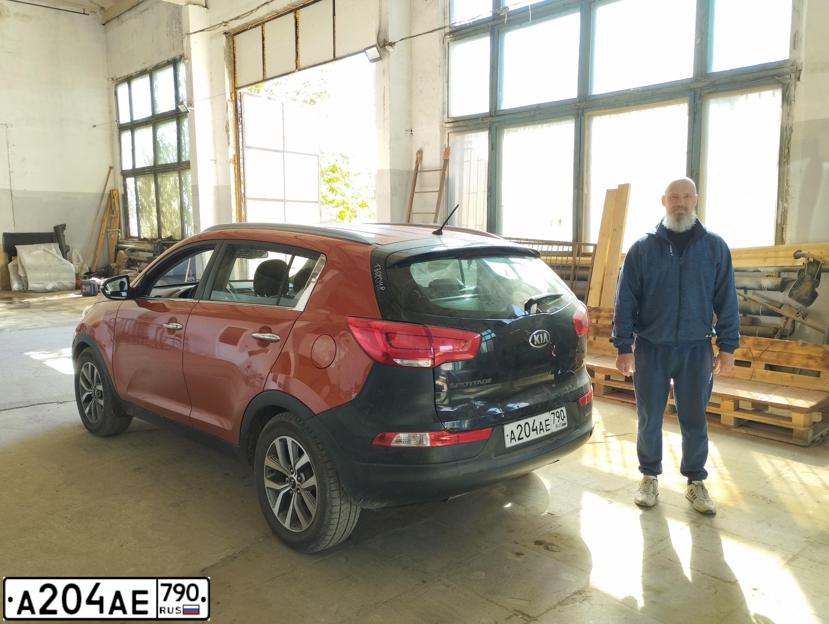 Фото автомобиля KIA SPORTAGE, 2014 — госномер Х984СЕ05. Цвет: Оранжевый