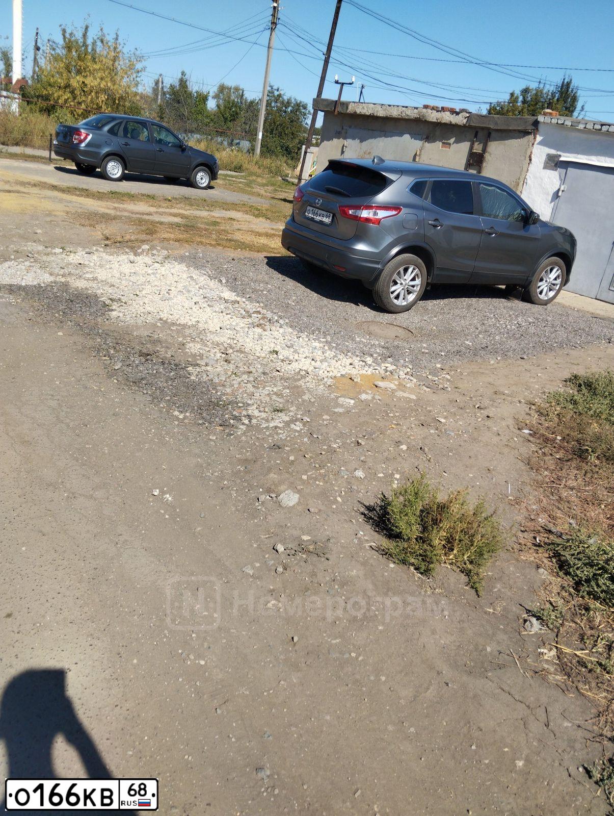 Фото автомобиля NISSAN QASHQAI, 2018 — госномер О166КВ68. Цвет: СЕРЫЙ