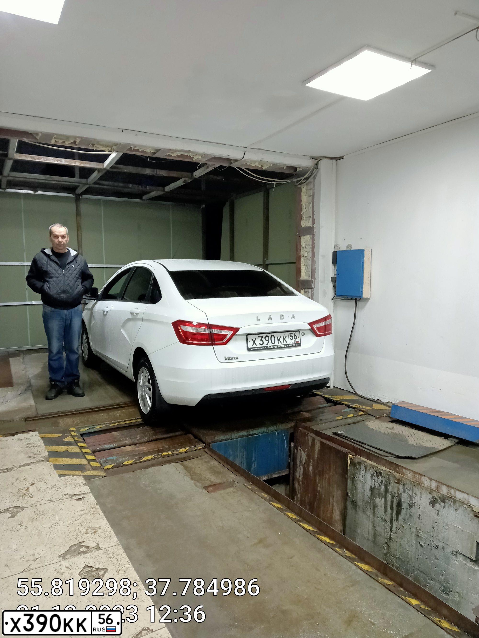 Фото автомобиля LADA VESTA, 2016 — госномер Е772УВ193. Цвет: БЕЛЫЙ