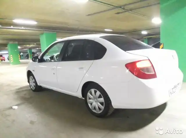 Фото автомобиля RENAULT SYMBOL, 2010 — госномер К323РТ29. Цвет: Белый