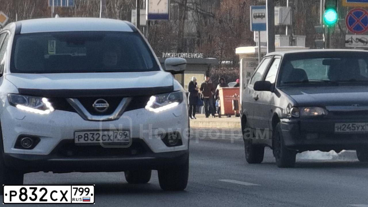 Фото автомобиля NISSAN X-TRAIL, 2018 — госномер Р832СХ799. Цвет: Белый