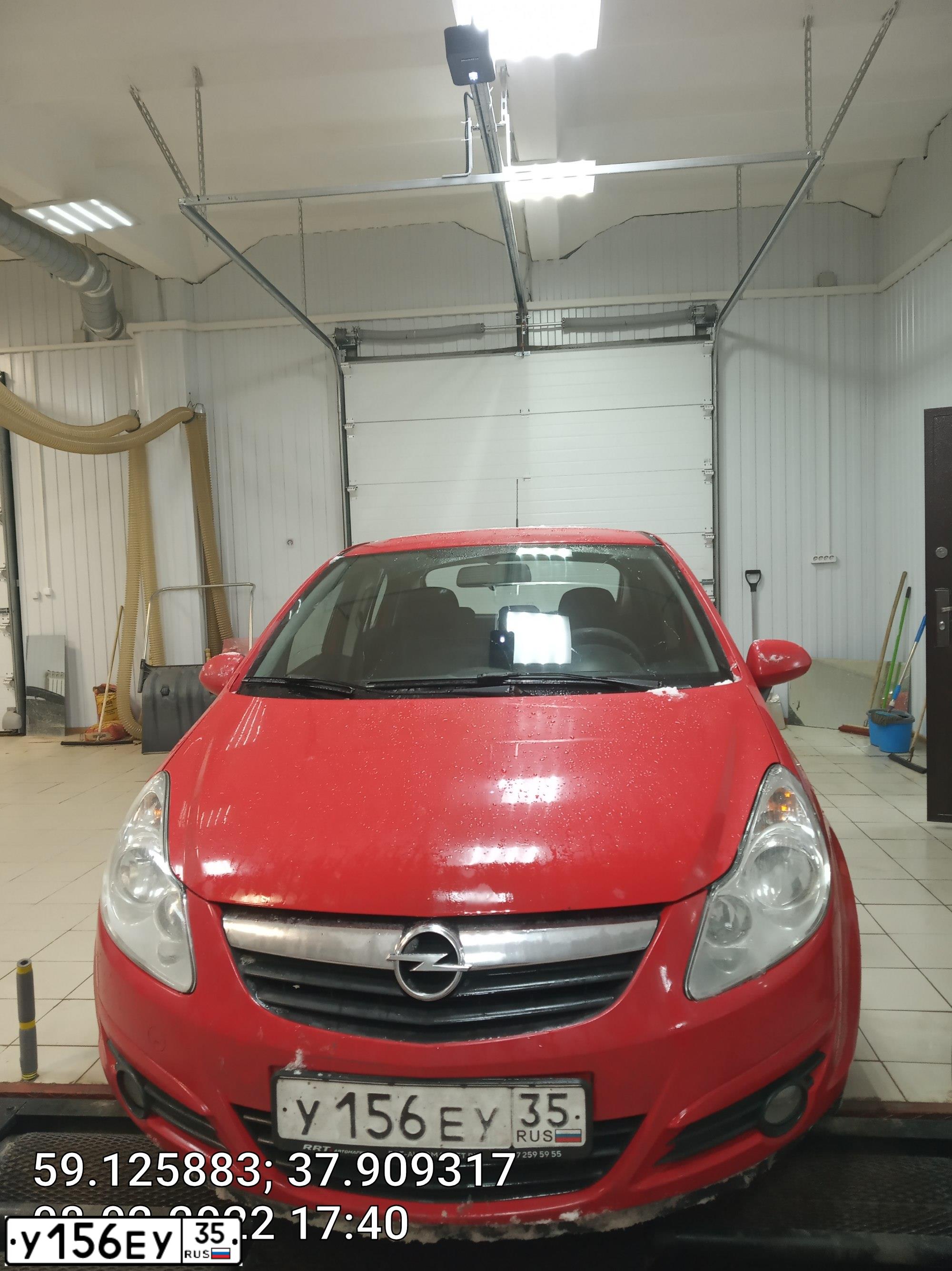 Фото автомобиля OPEL L CORSA, 2008 — госномер У435ВР44. Цвет: Красный