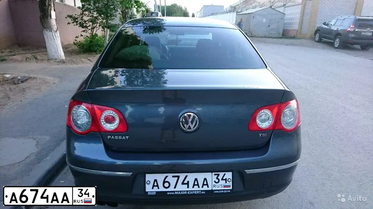 Фото автомобиля HYUNDAI SONATA, 2012 — госномер С797МС30. Цвет: Белый