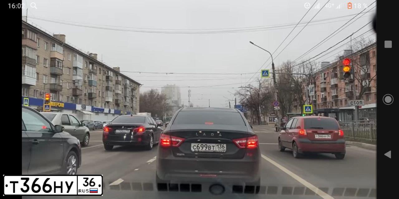 Фото автомобиля HYUNDAI GETZ, 2007 — госномер Т366НУ36. Цвет: Красный