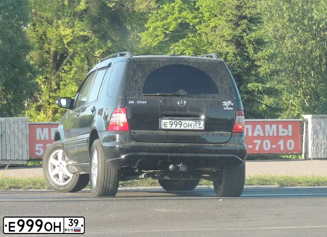Фото автомобиля MERCEDES M-KLASSE, 2003 — госномер Е999ОН39. Цвет: ЧЕРНЫЙ