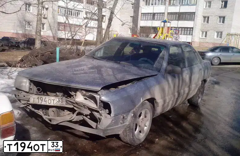 Фото автомобиля АUDI 100, 1988 — госномер Т194ОТ33. Цвет: СЕРЫЙ