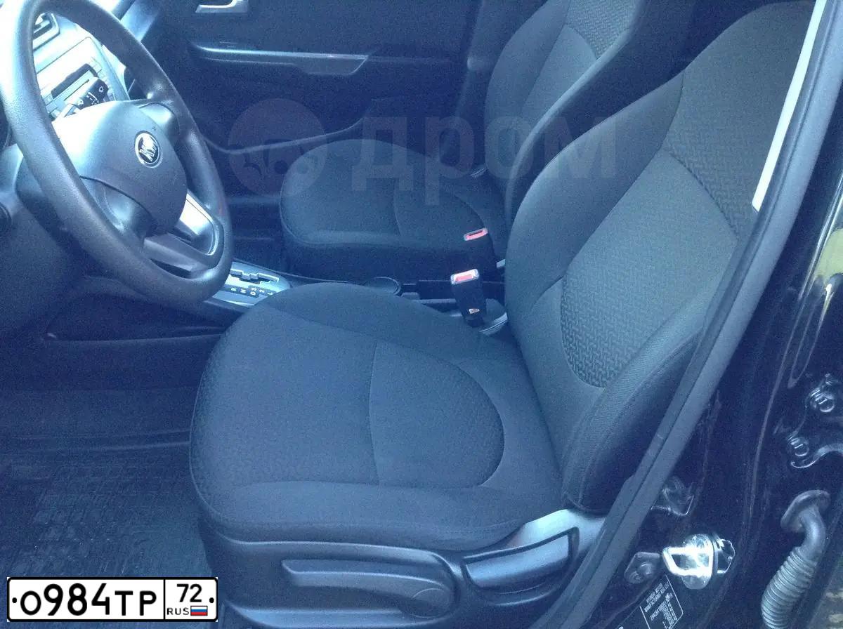 Фото автомобиля KIA RIO, 2013 — госномер М313СМ196. Цвет: ЧЕРНЫЙ