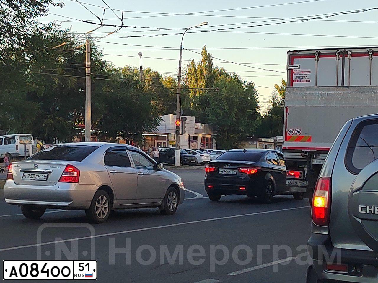 Фото автомобиля VOLKSWAGEN PASSAT, 2017 — госномер А084ОО51. Цвет: Серебристый