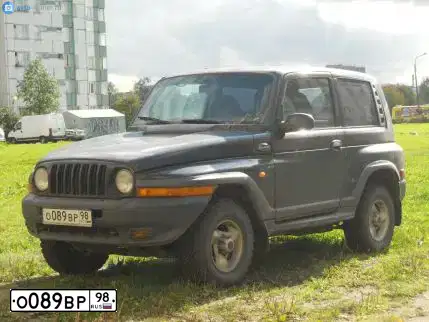 Фото автомобиля SSANGYONG KORANDO, 2001 — госномер О089ВР98. Цвет: ЧЕРНЫЙ