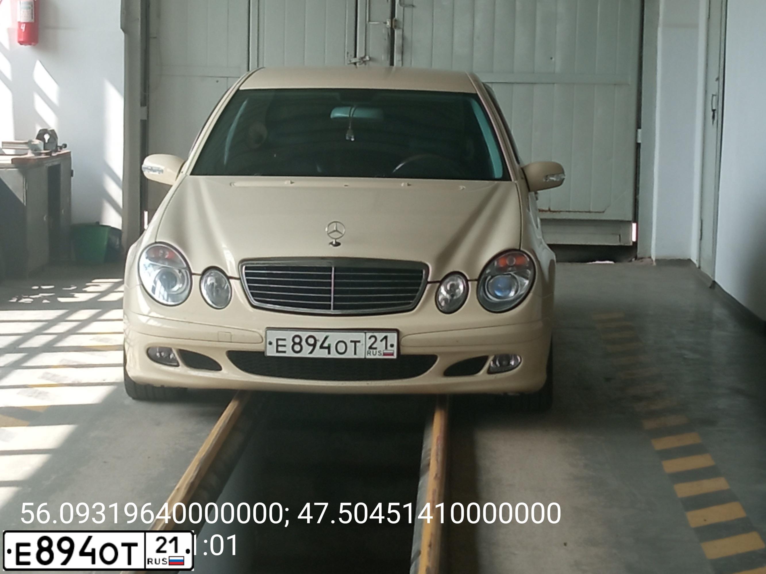 Фото автомобиля MERCEDES E-KLASSE, 2005 — госномер Е894ОТ21. Цвет: СЛОНОВАЯ КОСТЬ