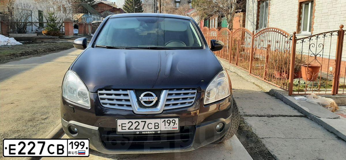 Фото автомобиля NISSAN QASHQAI, 2009 — госномер Е227СВ199. Цвет: ФИОЛЕТОВЫЙ