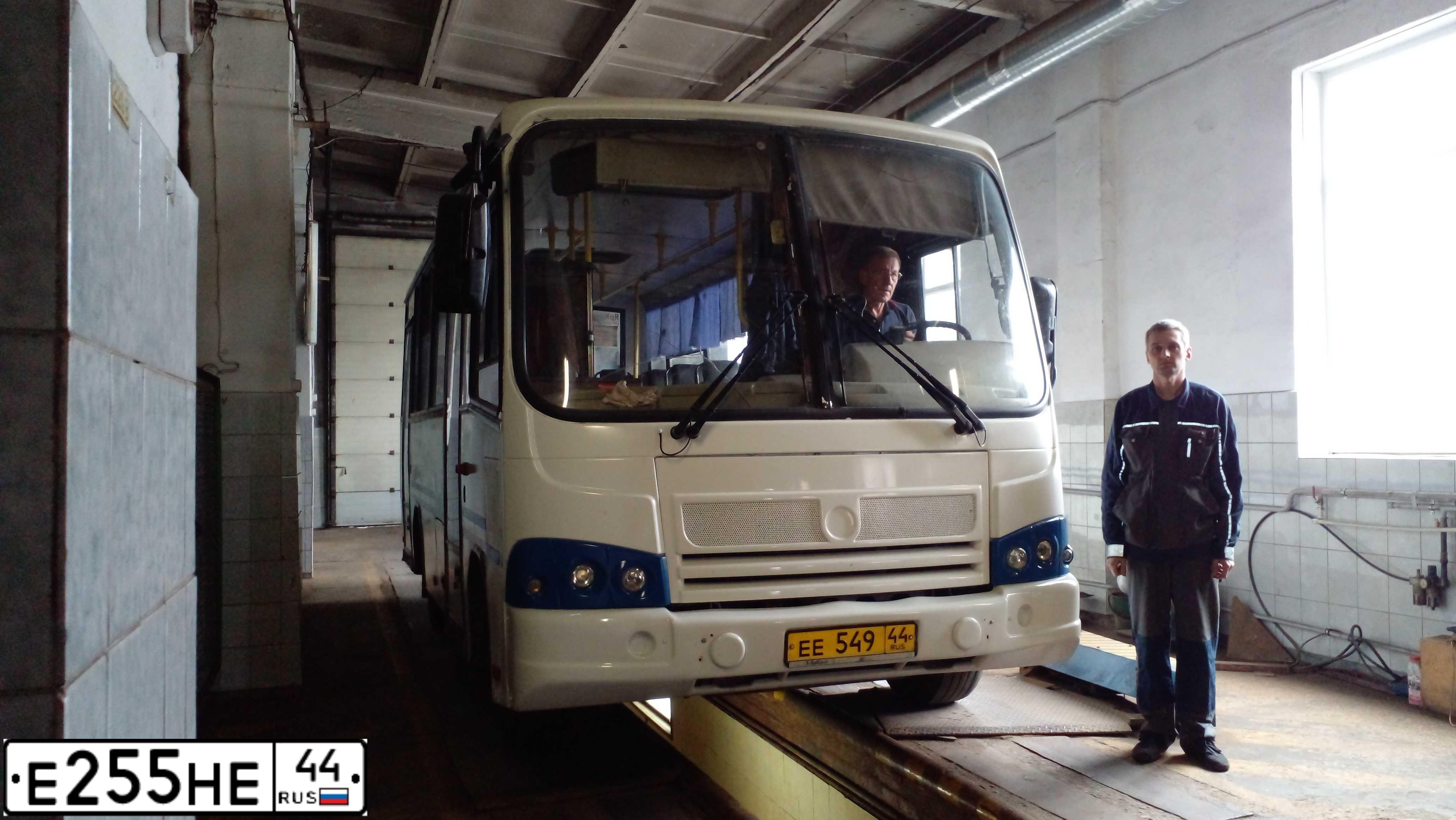 Фото автомобиля PAZ 3204, 2012 — госномер Е255НЕ44. Цвет: Белый
