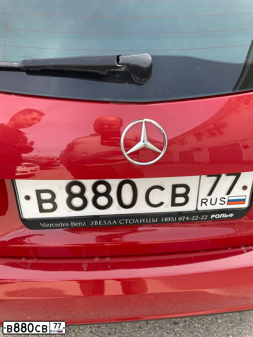 Фото автомобиля MERCEDES A-KLASSE, 2013 — госномер В880СВ77. Цвет: КРАСНЫЙ