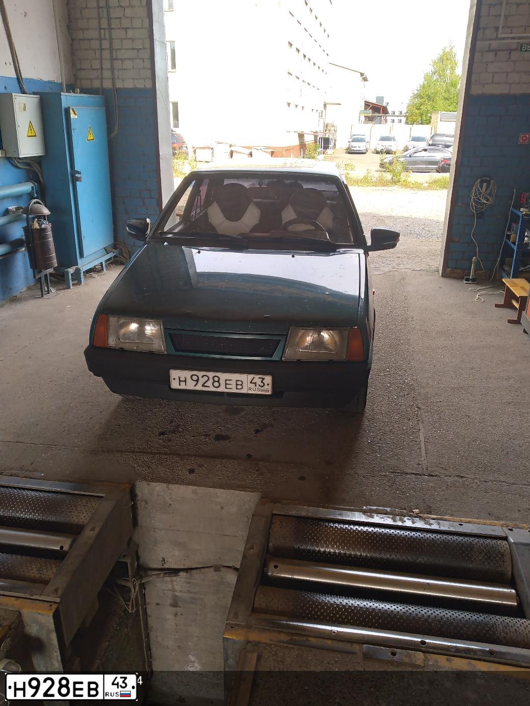 Фото автомобиля LADA 2109 SAMARA, 2003 — госномер В028ХВ43. Цвет: СЕРЕБРИСТО-ЗЕЛЕНЫЙ