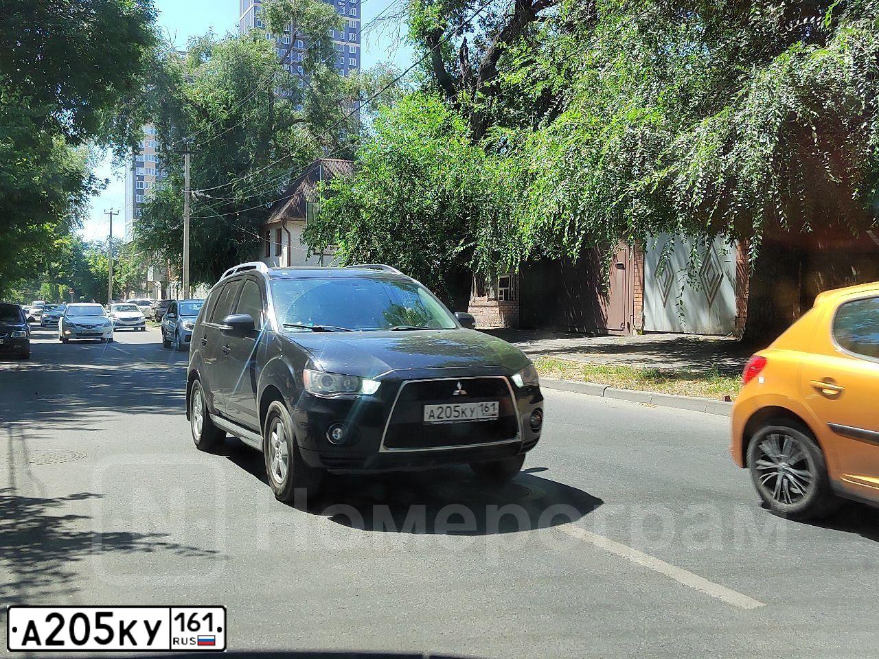 Фото автомобиля MITSUBISHI OUTLANDER, 2010 — госномер А205КУ161. Цвет: ЧЕРНЫЙ