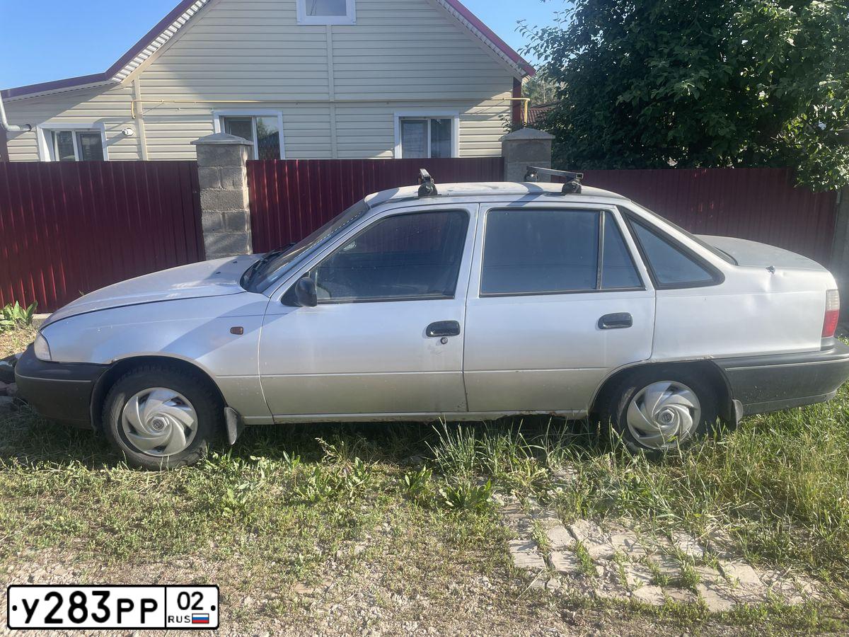 Фото автомобиля DAEWOO NEXIA, 2000 — госномер Н374ОМ702. Цвет: Серебристый