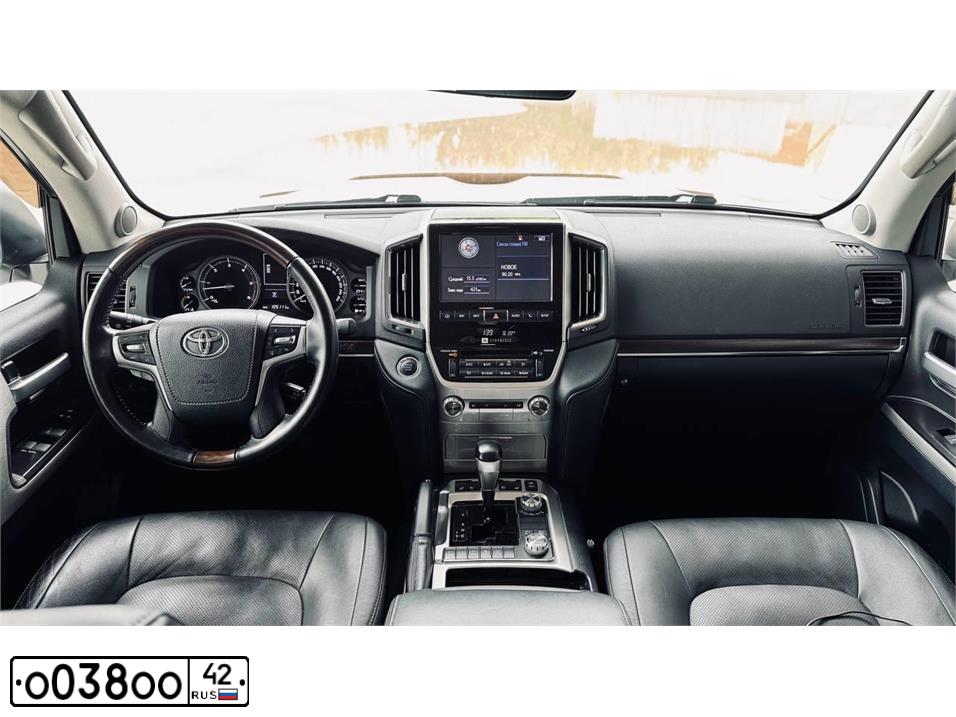 Фото автомобиля TOYOTA LANDCRUISER 200, 2013 — госномер О038ОО42. Цвет: СЕРЫЙ