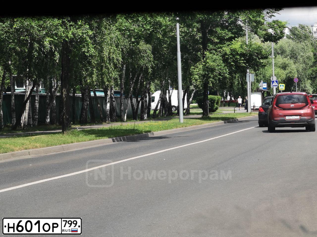 Фото автомобиля CHEVROLET NIVA, 2006 — госномер Н601ОР799. Цвет: Светло-Серебристый металлик
