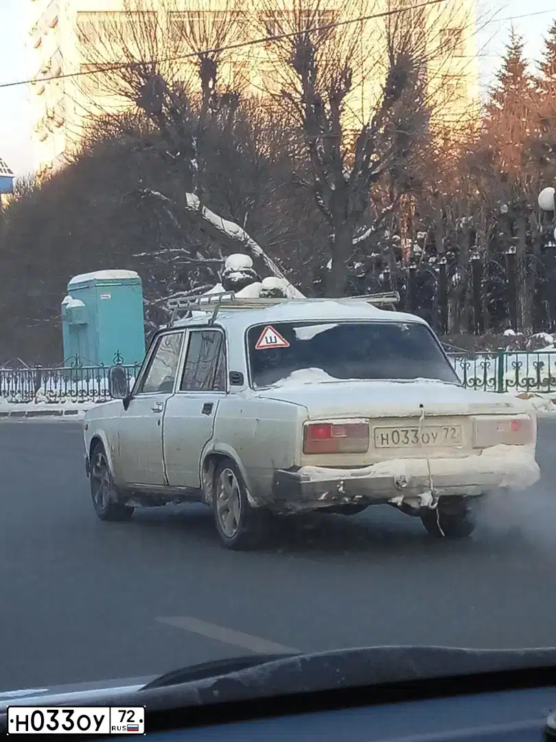 Фото автомобиля LADA 2105, 2010 — госномер Н033ОУ72. Цвет: Светло-Серебристый металлик