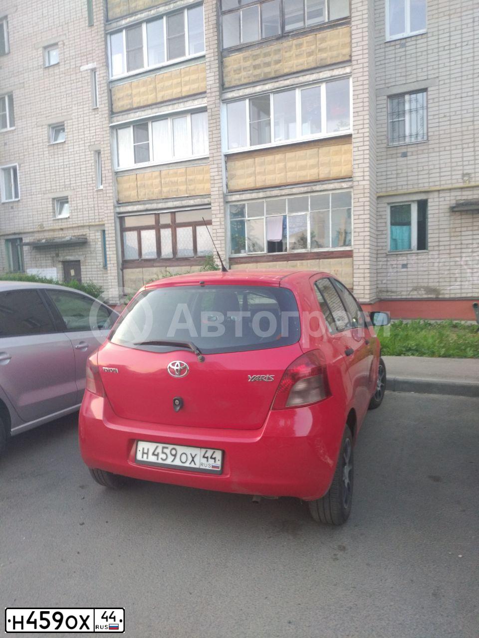 Фото автомобиля TOYOTA YARIS, 2007 — госномер Н459ОХ44. Цвет: КРАСНЫЙ