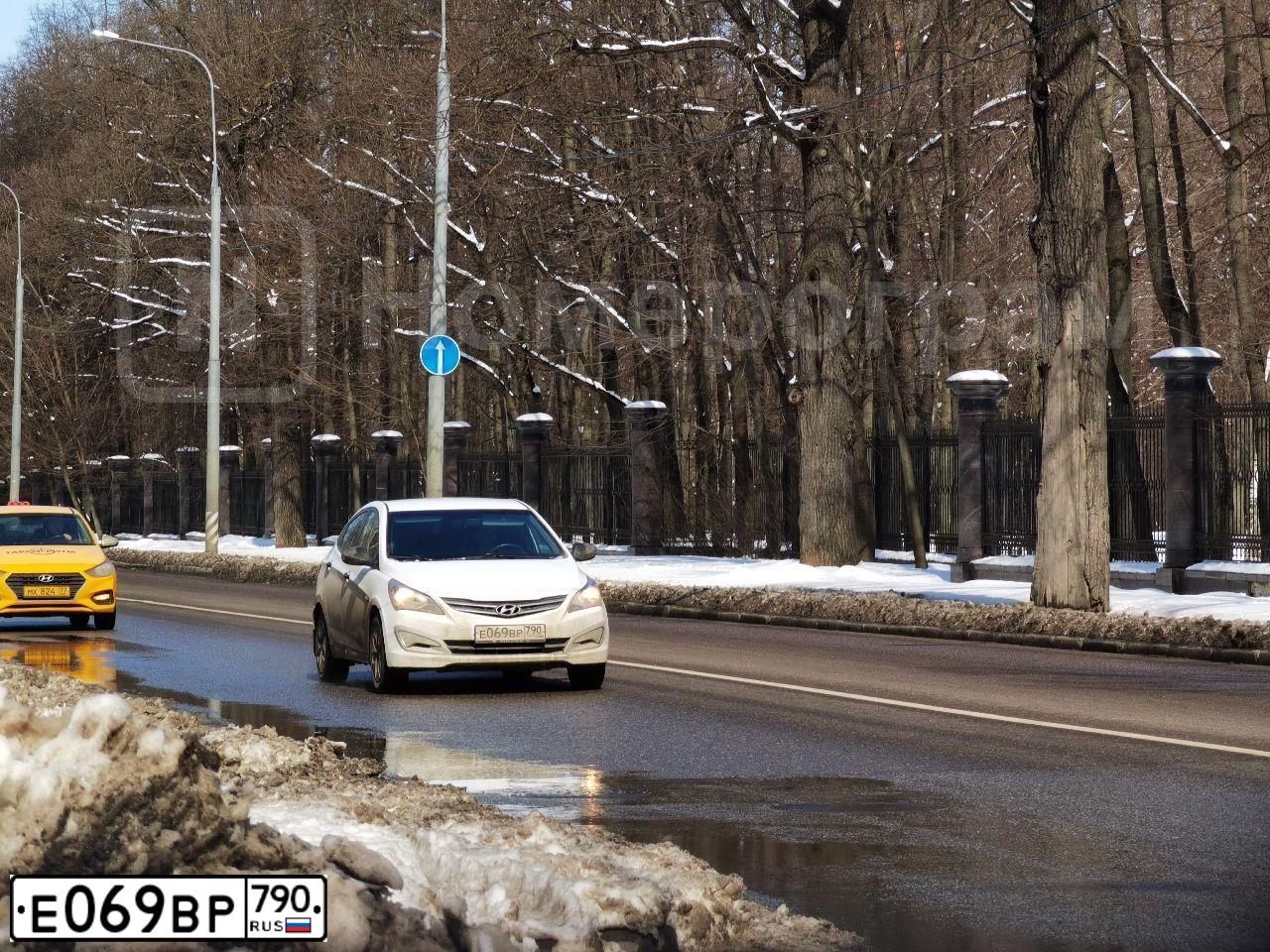 Фото автомобиля HYUNDAI SOLARIS, 2015 — госномер Е069ВР790. Цвет: Белый
