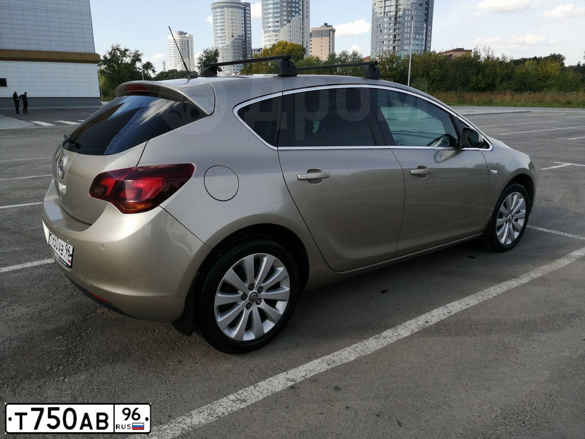 Фото автомобиля NISSAN PATROL, 2011 — госномер У493КО31. Цвет: ЧЕРНЫЙ