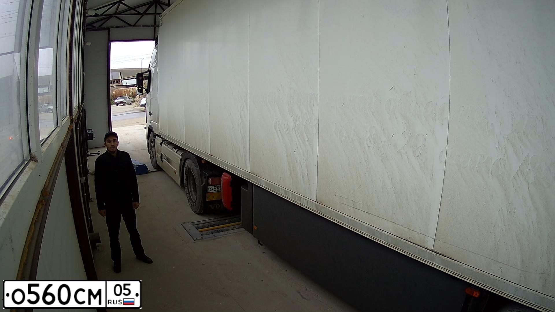 Фото автомобиля VOLVO SERIE FH /4X2/, 2011 — госномер О560СМ05. Цвет: БЕЛЫЙ