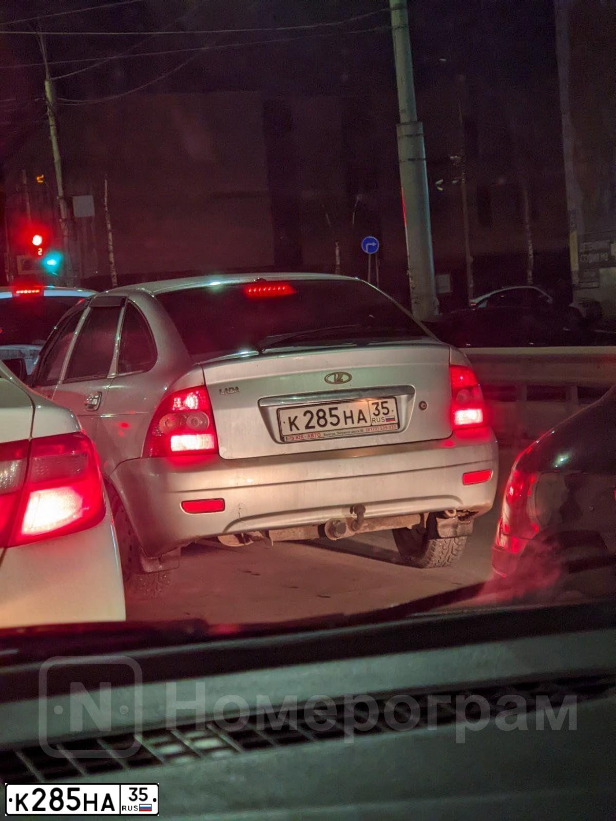 Фото автомобиля LADA 2172 PRIORA, 2008 — госномер К285НА35. Цвет: СВЕТЛО СЕРЕБР МЕТАЛЛ