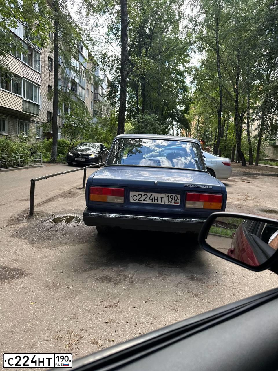 Фото автомобиля LADA 2107 LADA, 2006 — госномер С224НТ190. Цвет: синий
