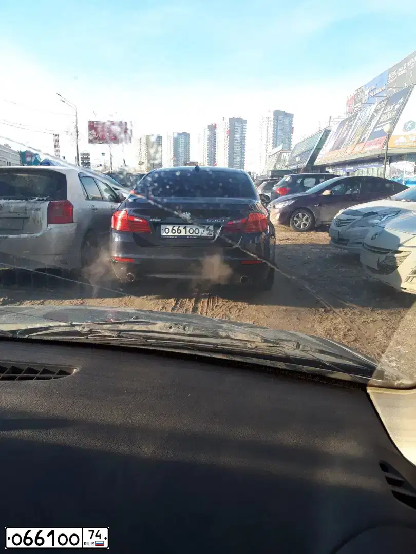 Фото автомобиля BMW SERIE 5, 2013 — госномер О661ОО74. Цвет: Темно-синий