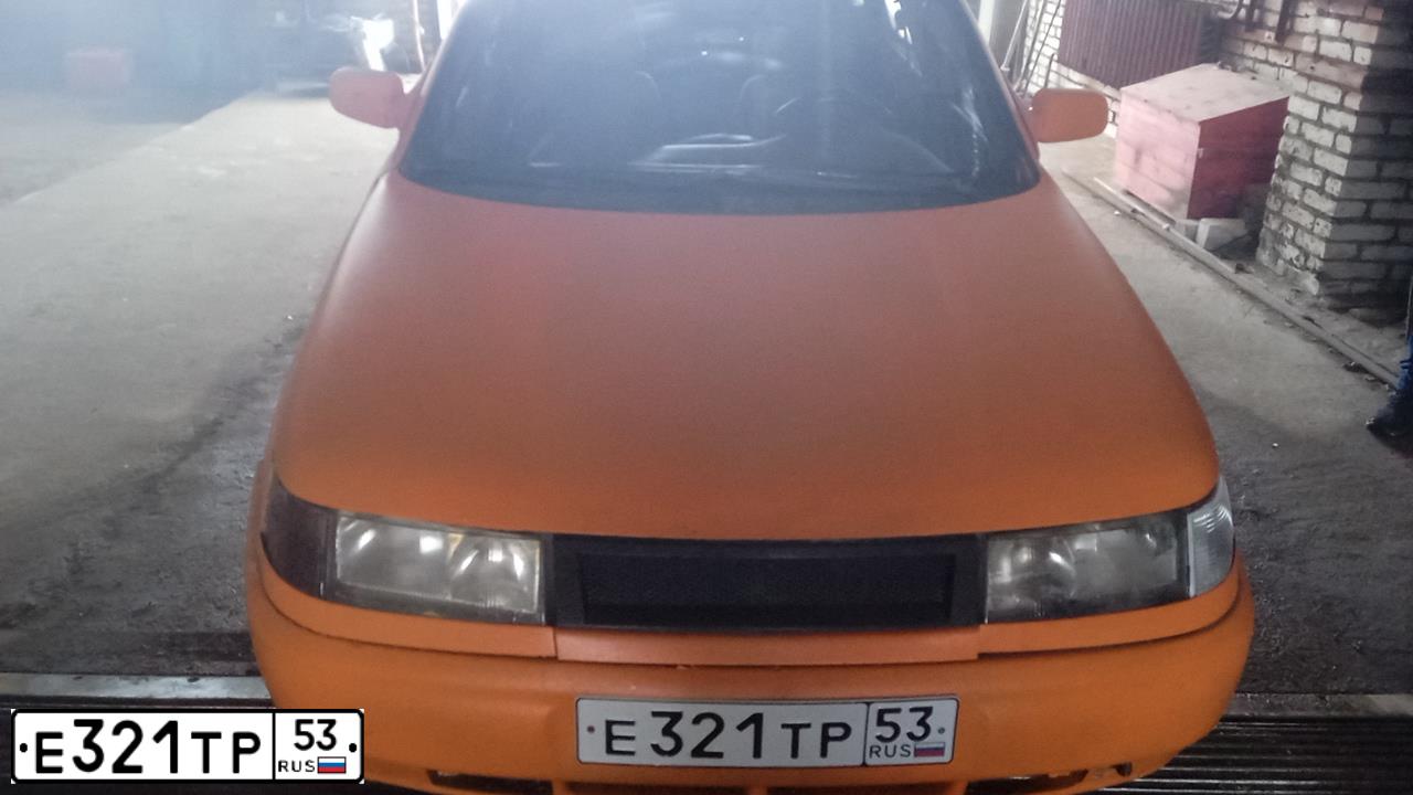 Фото автомобиля LADA 2112 LADA, 2005 — госномер Е321ТР53. Цвет: Оранжевый