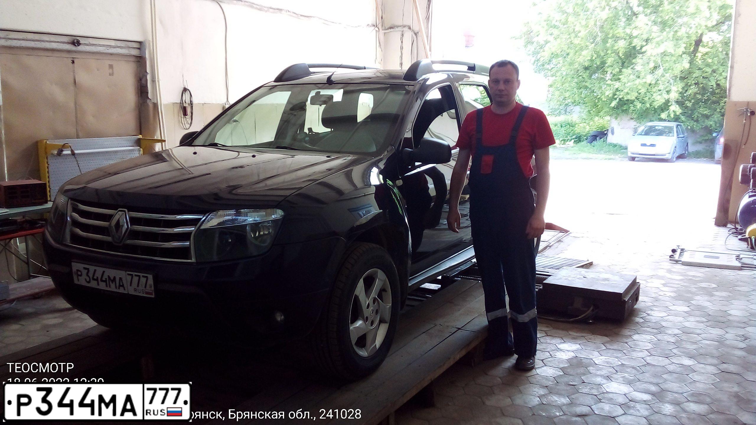 Фото автомобиля RENAULT DUSTER, 2014 — госномер У733ЕВ774