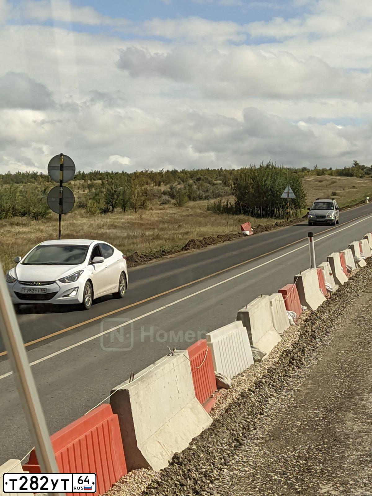 Фото автомобиля KIA CERATO, 2012 — госномер Т282УТ64. Цвет: Белый