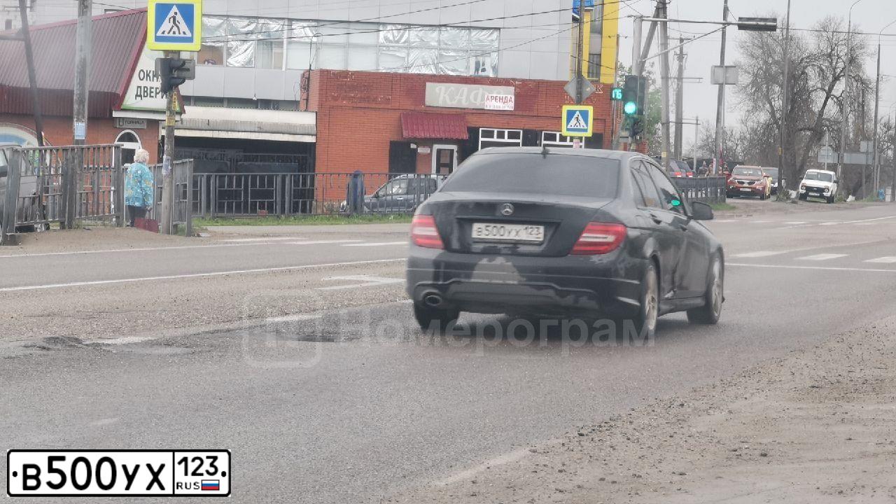 Фото автомобиля MERCEDES C-KLASSE, 2012 — госномер Н343ОК190. Цвет: ЧЕРНЫЙ