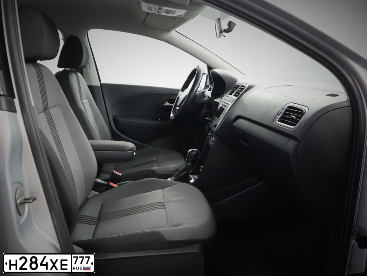 Фото автомобиля VOLKSWAGEN POLO, 2017 — госномер Е384ВХ761. Цвет: Серебристый