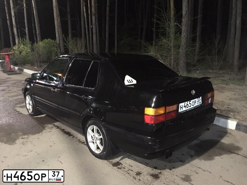 Фото автомобиля VOLKSWAGEN VENTO, 1994 — госномер Н465ОР37. Цвет: ЧЕРНЫЙ