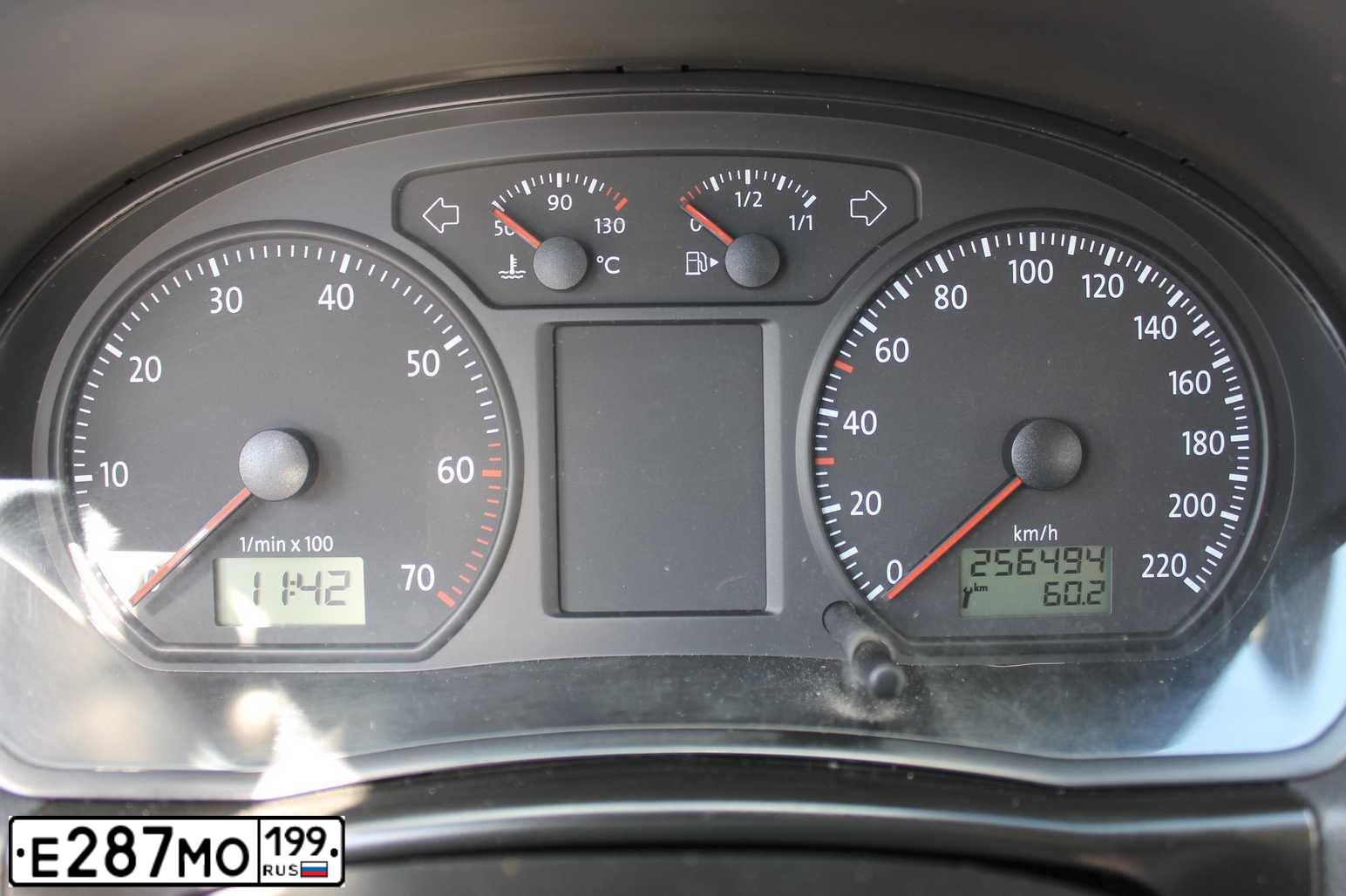 Фото автомобиля VOLKSWAGEN POLO, 2008 — госномер О581ХР790. Цвет: ЧЕРНЫЙ