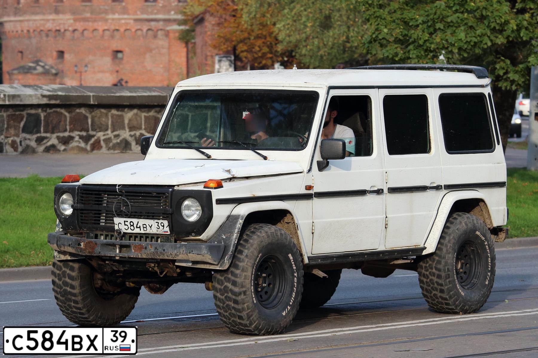Фото автомобиля MERCEDES G-KLASSE, 1986 — госномер С584ВХ39. Цвет: МАТОВЫЙ, СЕРЫЙ