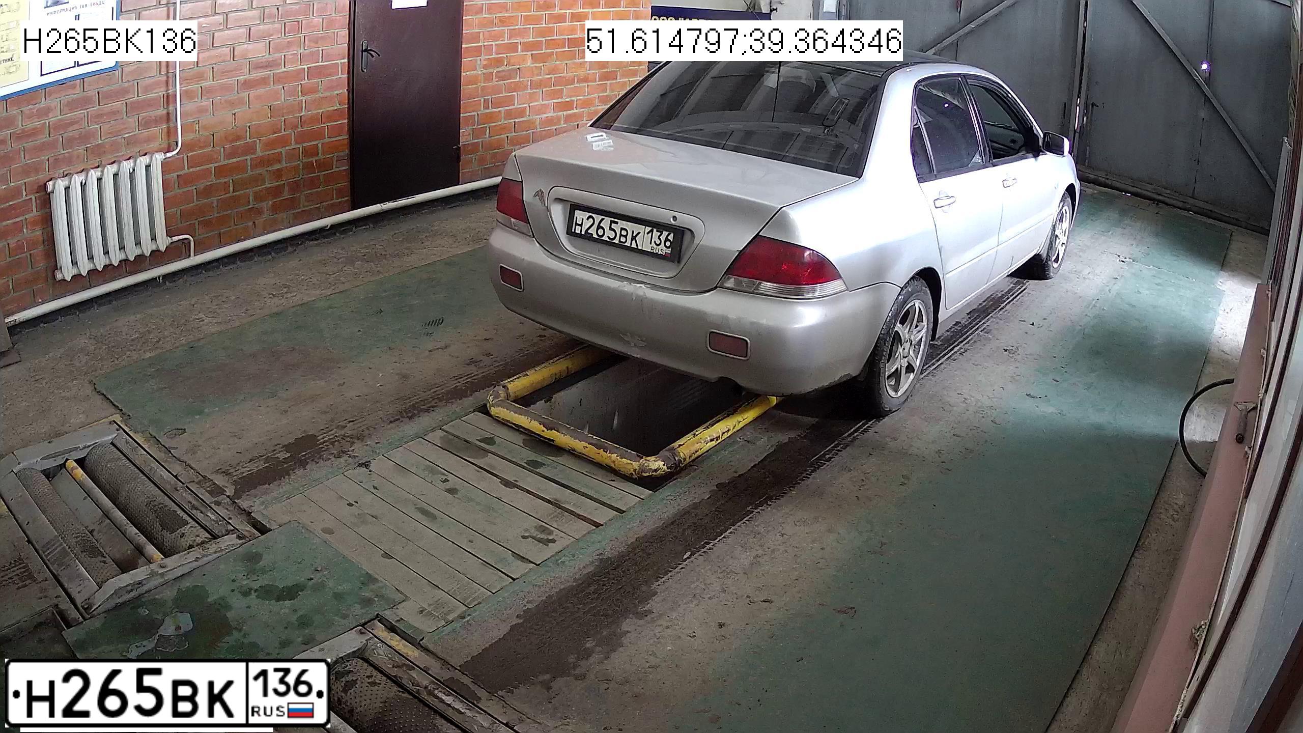 Фото автомобиля MITSUBISHI LANCER, 2003 — госномер Н265ВК136. Цвет: СЕРЕБРИСТЫЙ