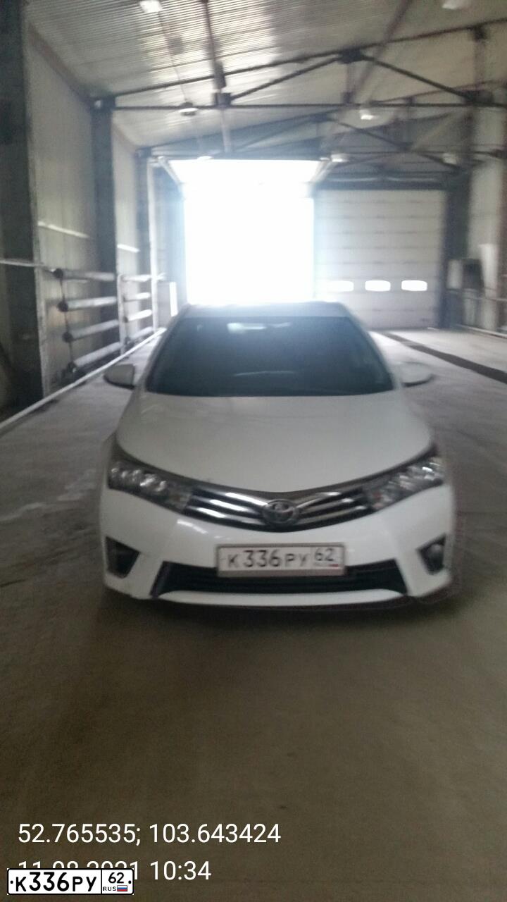 Фото автомобиля TOYOTA COROLLA, 2013 — госномер Т622ЕС138. Цвет: Белый