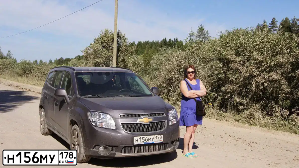 Фото автомобиля CHEVROLET ORLANDO, 2012 — госномер Р156МУ178. Цвет: СЕРЫЙ