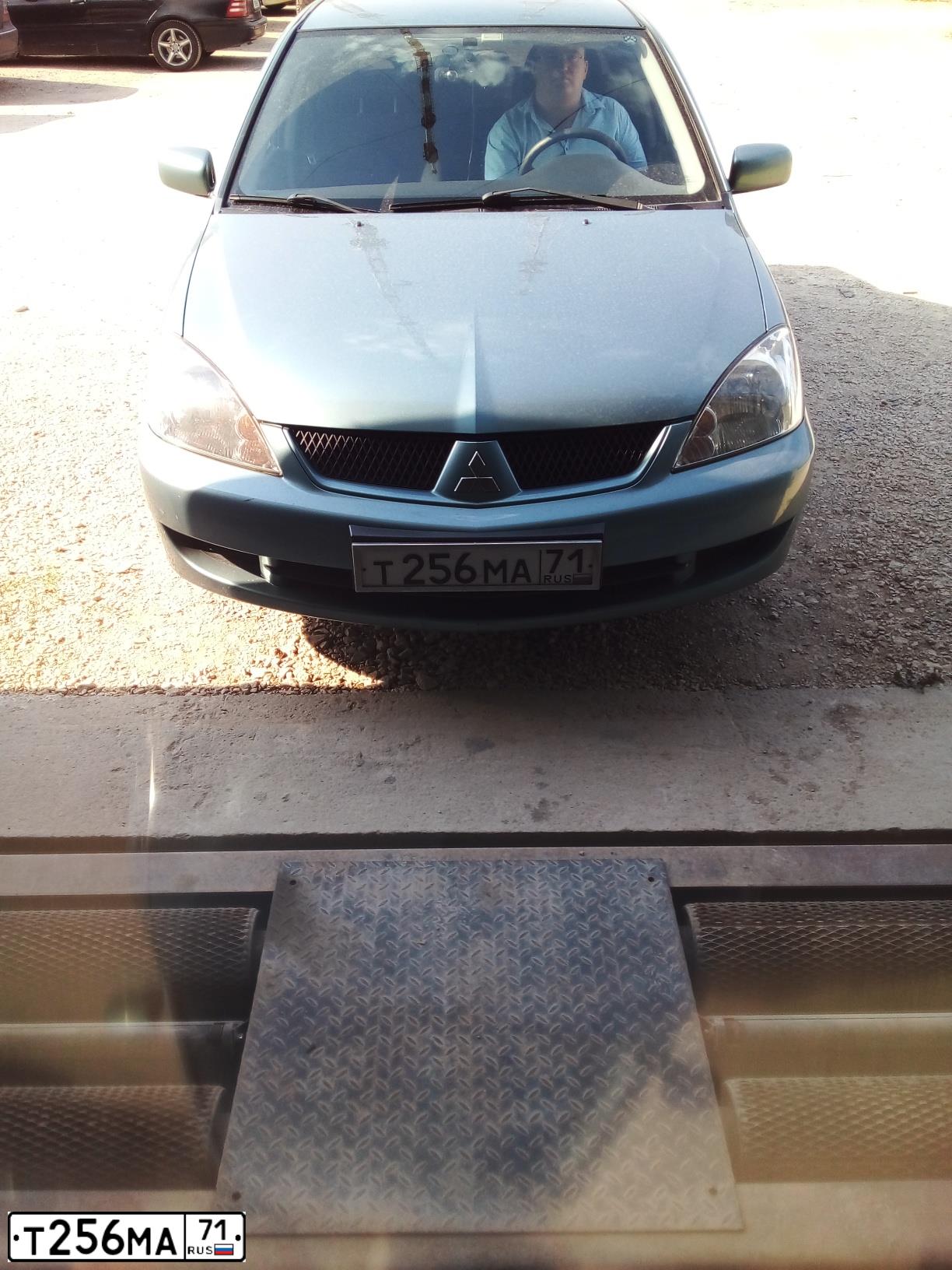 Фото автомобиля MITSUBISHI LANCER, 2006 — госномер Т256МА71. Цвет: СВЕТЛО-СЕРО-ЗЕЛЕНЫЙ