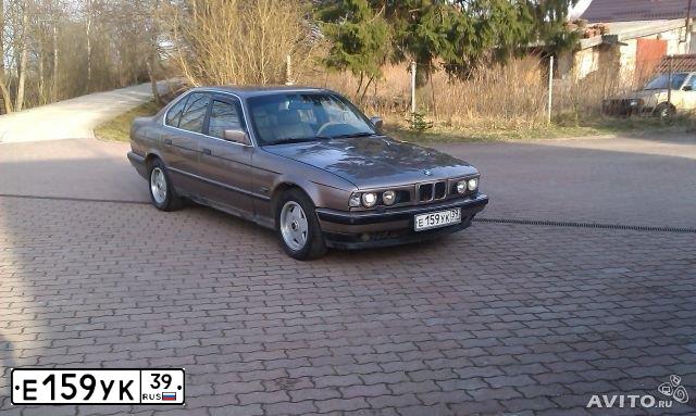 Фото автомобиля BMW SERIE 5, 1988 — госномер Е159УК39. Цвет: СЕРЫЙ